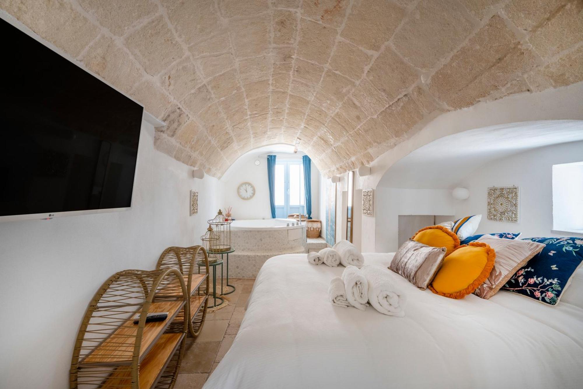 Apulia Charming Suites - Casa Lonfo Suite Sole Monopoli Exterior photo